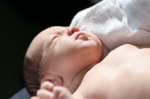 5 Mẹo chữa vặn mình ở trẻ sơ sinh lúc ngủ